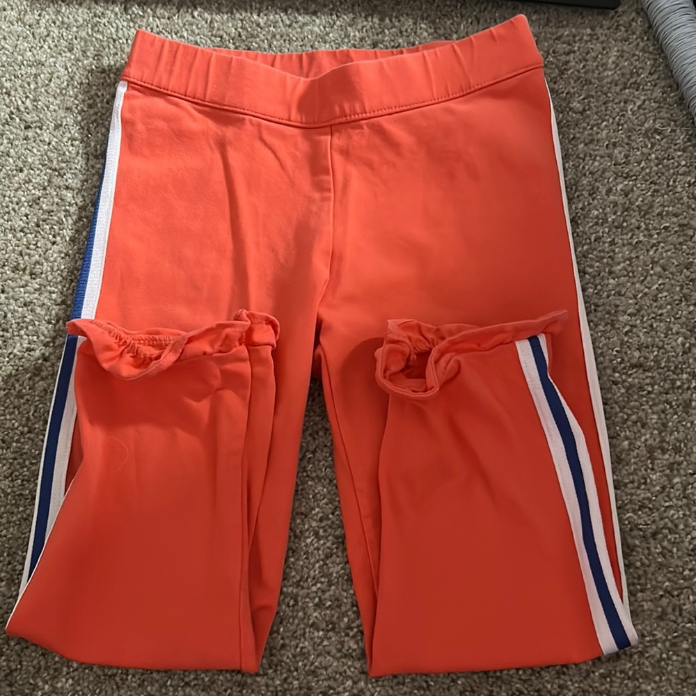 Cute ruffled 2/3 pants, stretchy and light